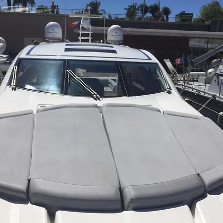 Melyana Yacht Hotel na wodzie