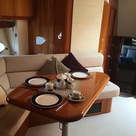 Melyana Yacht Hotel na wodzie